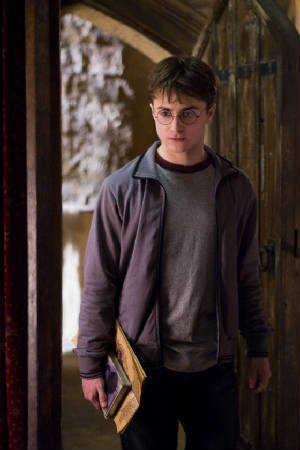 harry-potter-daniel-radcliffe-half-blood-prince.jp